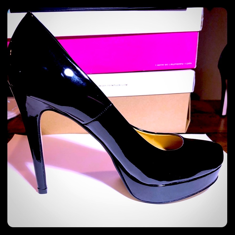 CHINESE LAUNDRY Wonder Heels Black Patent